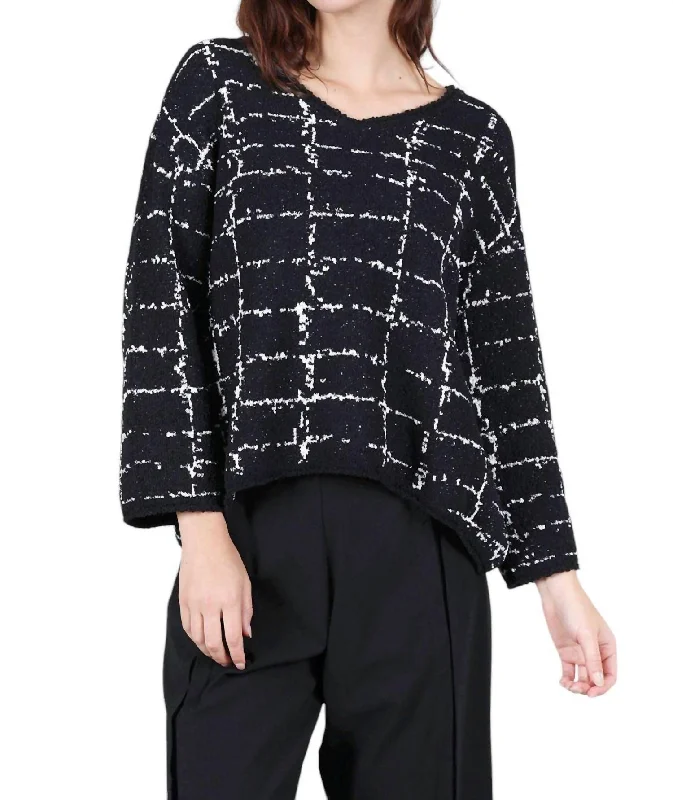 Bounce Swing Pullover Sweater In Black